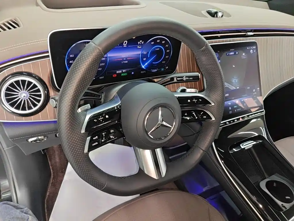 Mercedes-Benz EQE SUV — фото 10