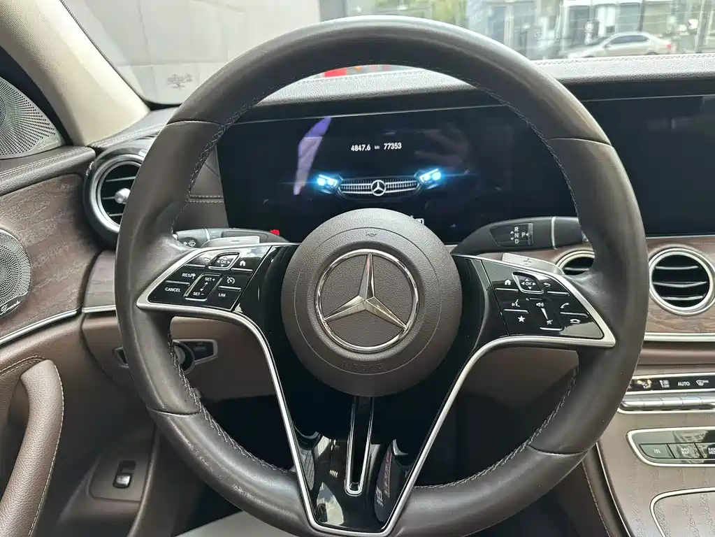 Mercedes-Benz E-Class — фото 11