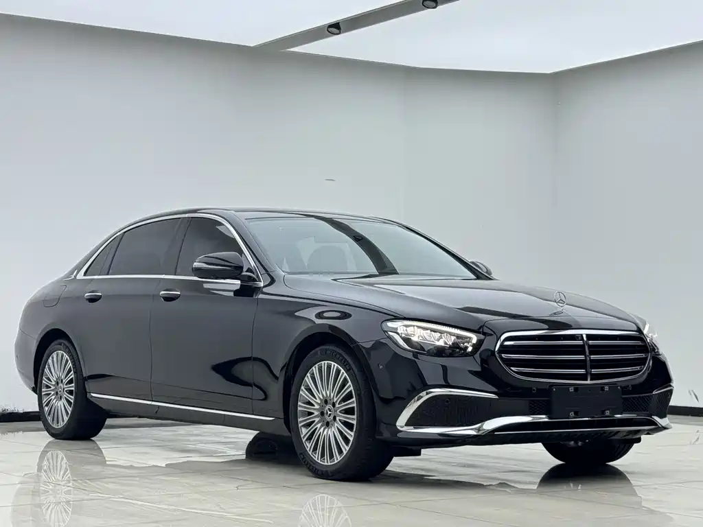 Mercedes-Benz E-Class — фото 2