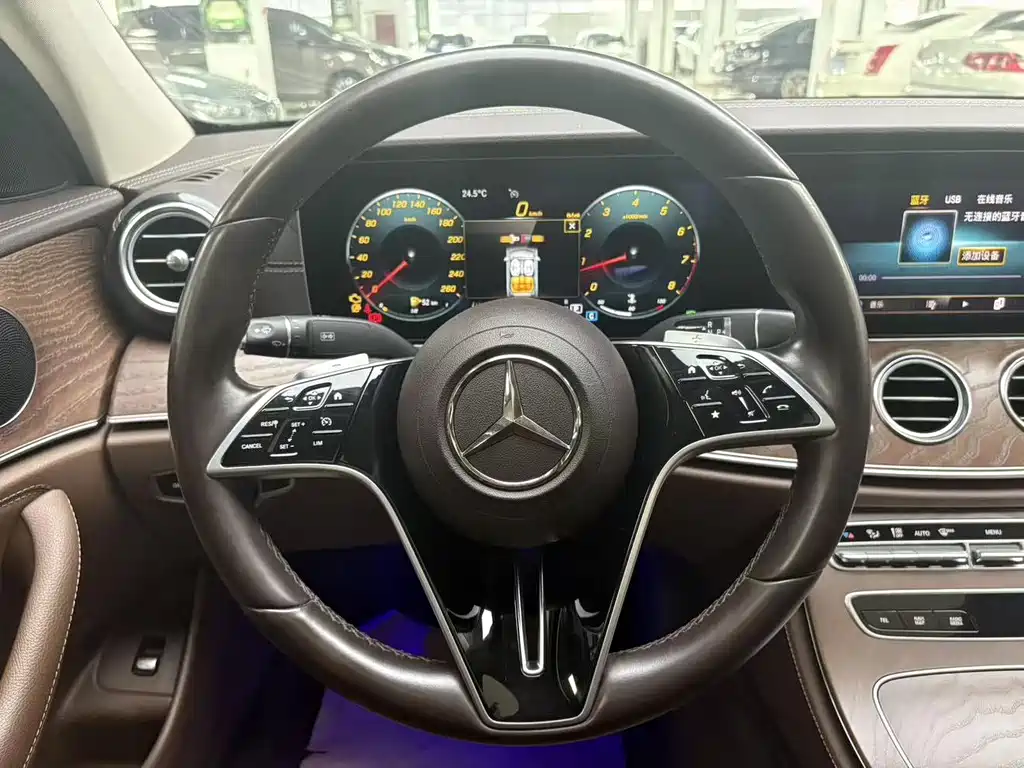 Mercedes-Benz E-Class — фото 15