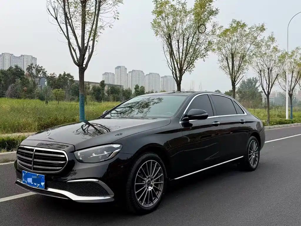 Mercedes-Benz E-Class — фото 17