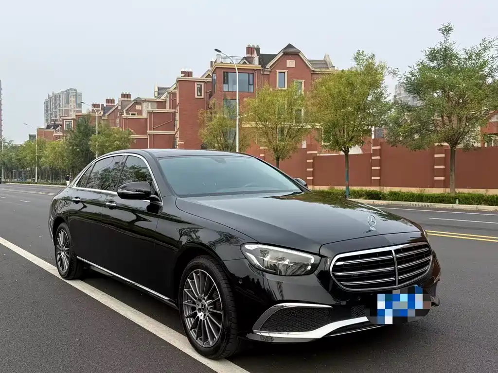 Mercedes-Benz E-Class — фото 19