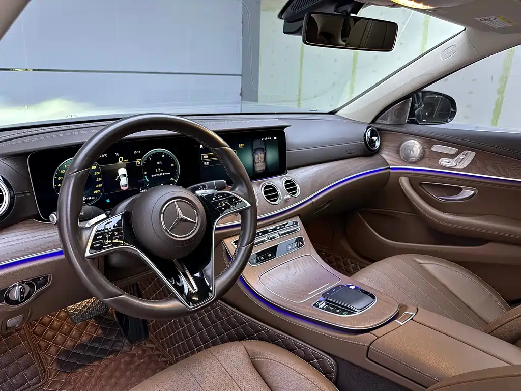 Mercedes-Benz E-Class — фото 11