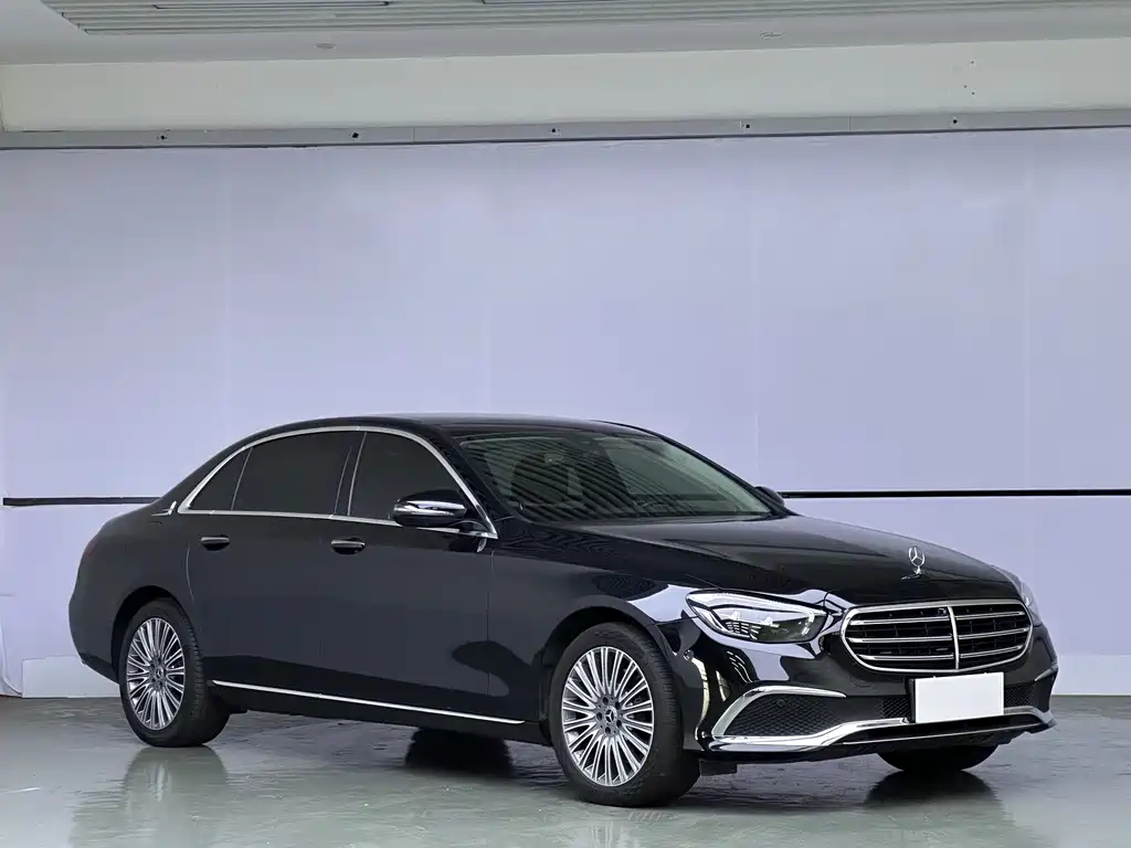 Mercedes-Benz E-Class — фото 3