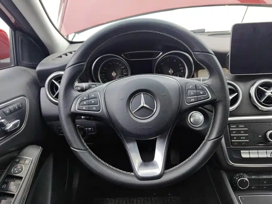 Mercedes-Benz GLA — фото 15