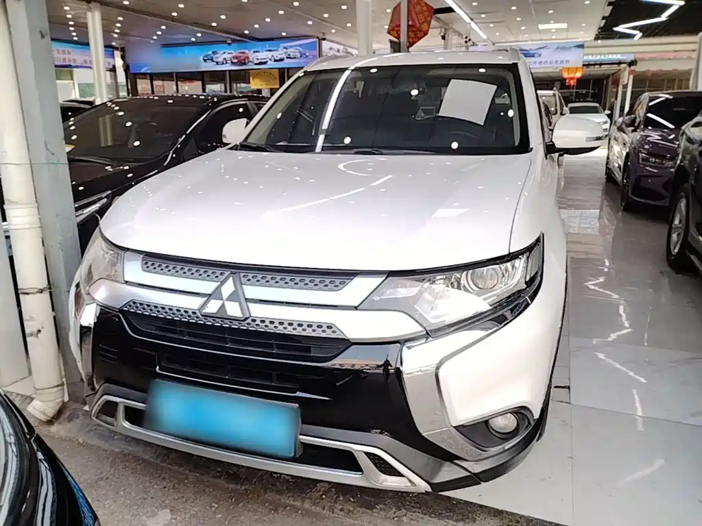 Mitsubishi Outlander — фото 3