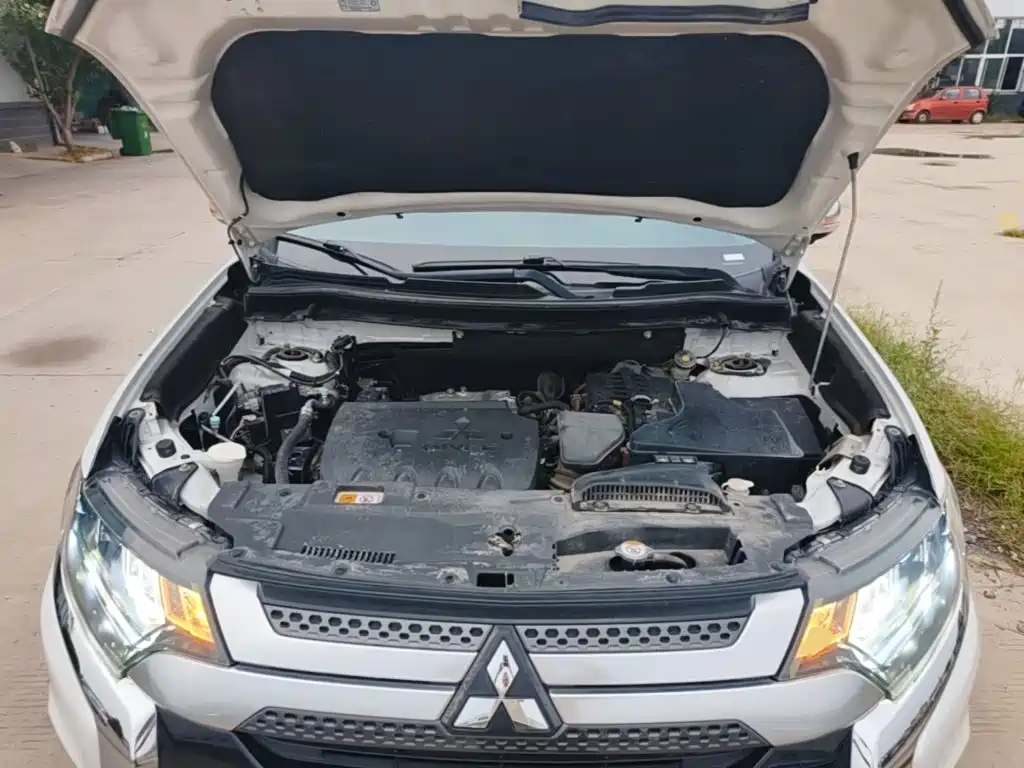 Mitsubishi Outlander — фото 20