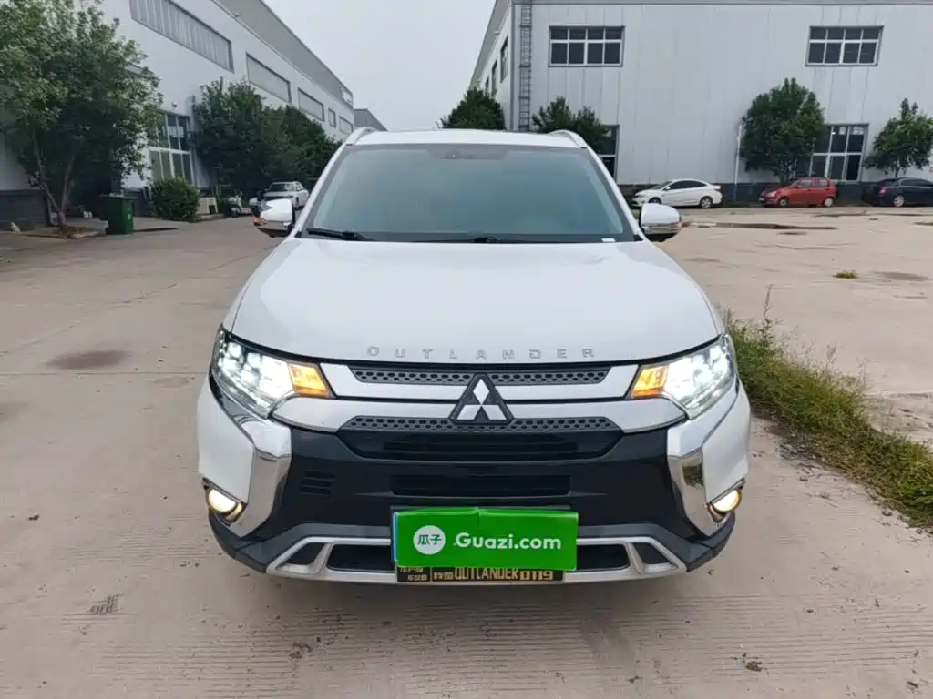 Mitsubishi Outlander — фото 3