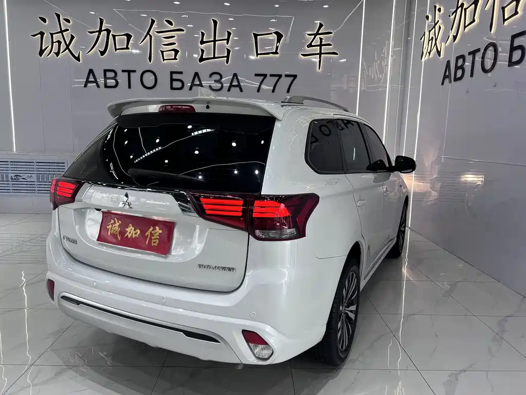 Mitsubishi Outlander — фото 4
