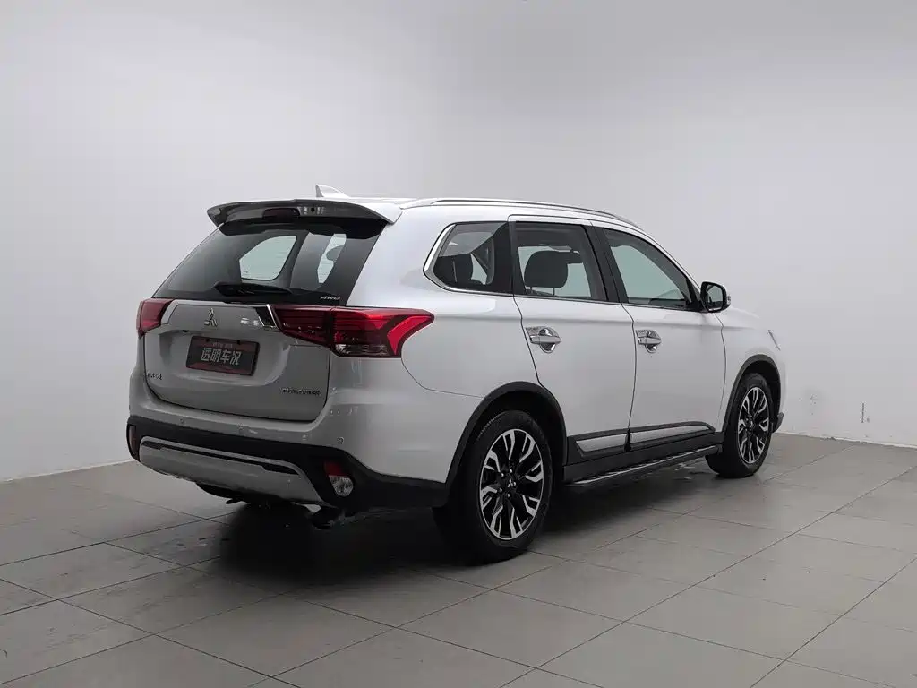 Mitsubishi Outlander — фото 2