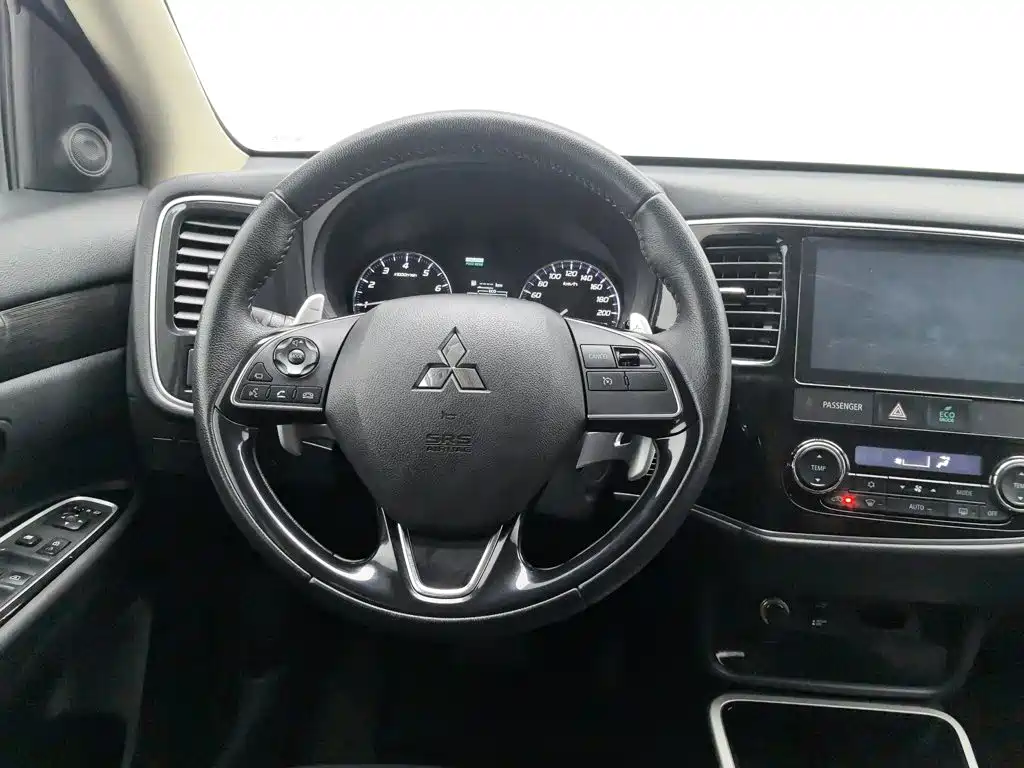 Mitsubishi Outlander — фото 11