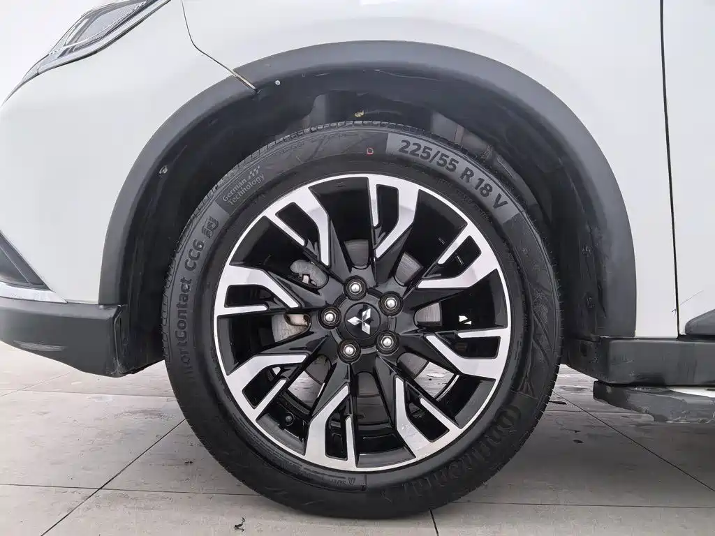 Mitsubishi Outlander — фото 17