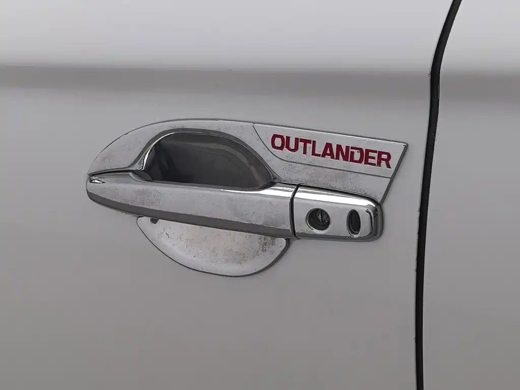 Mitsubishi Outlander — фото 18