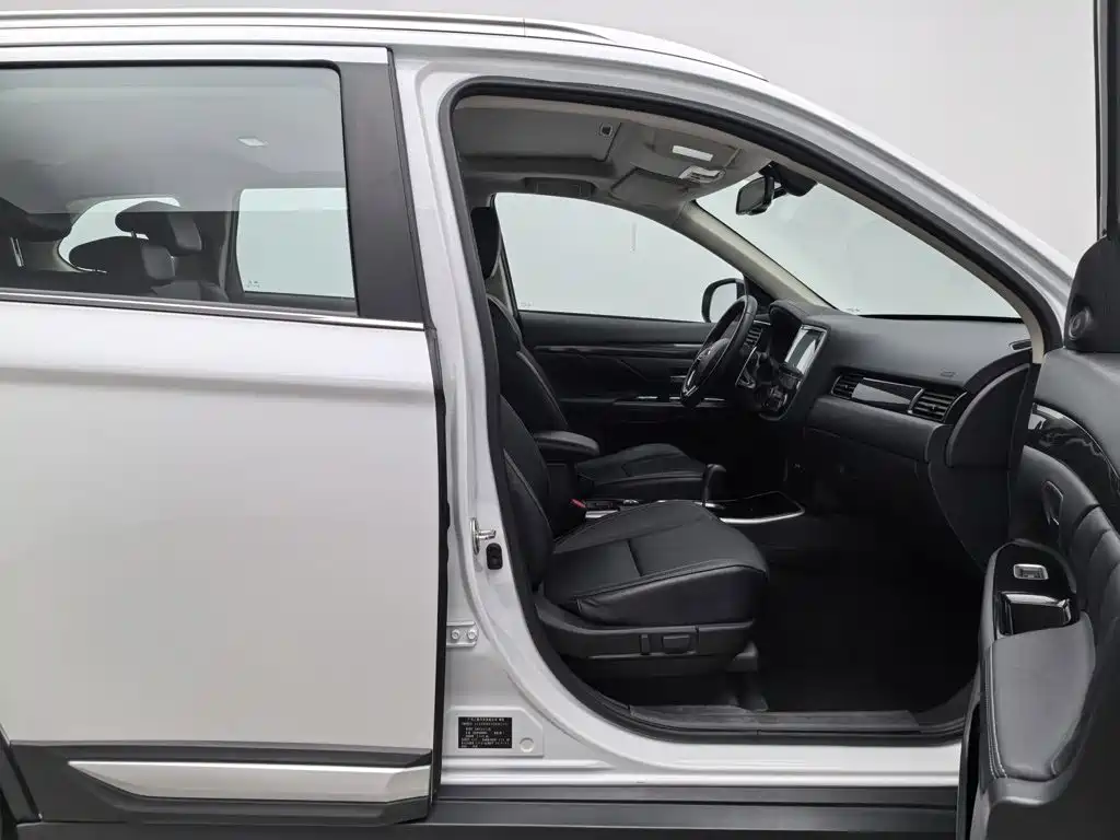 Mitsubishi Outlander — фото 23