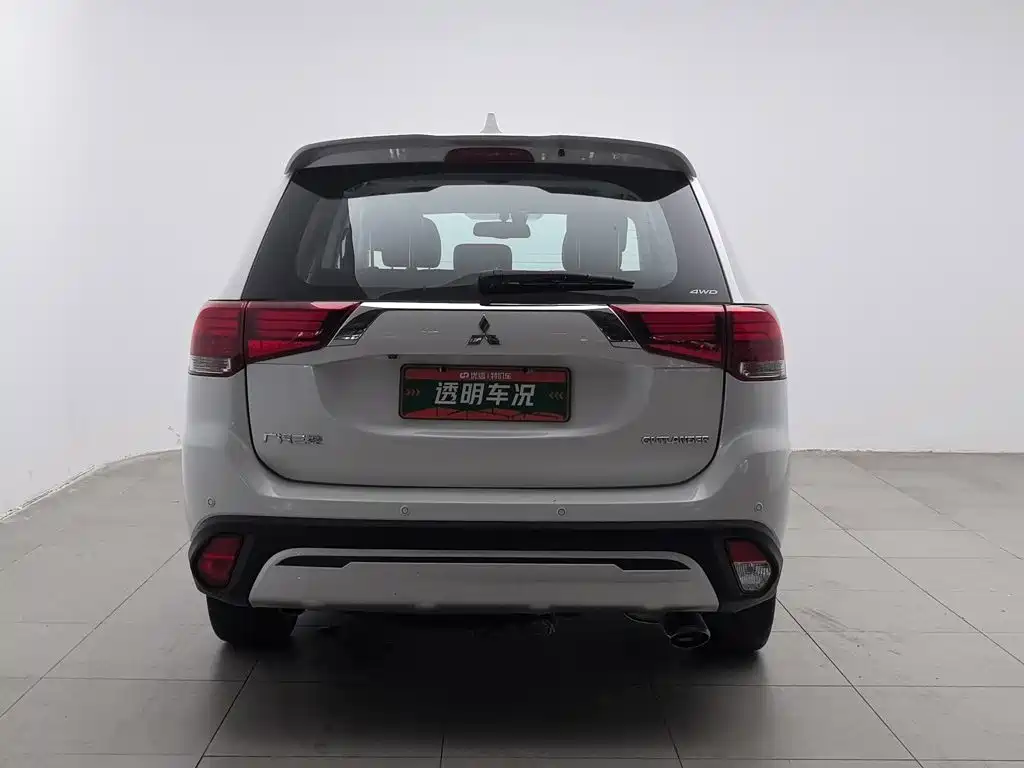 Mitsubishi Outlander — фото 4