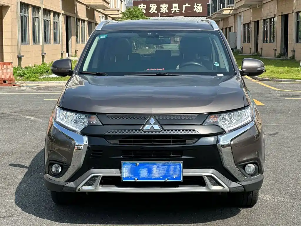 Mitsubishi Outlander — фото 4