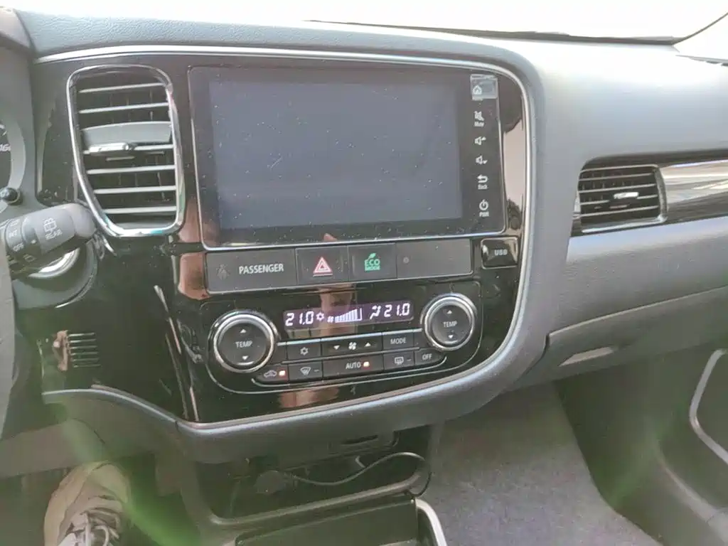 Mitsubishi Outlander — фото 13