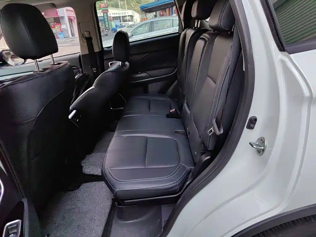 Mitsubishi Outlander — фото 17