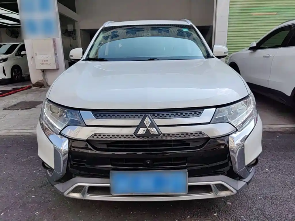 Mitsubishi Outlander — фото 3