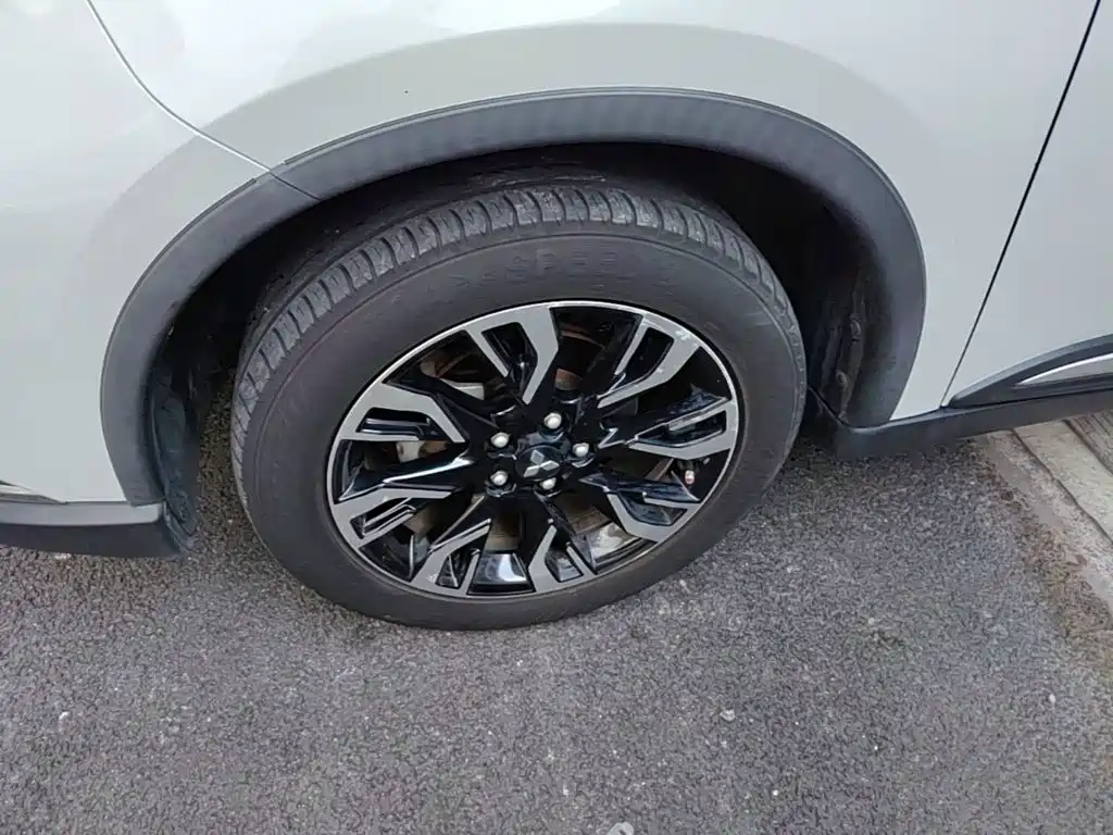 Mitsubishi Outlander — фото 23