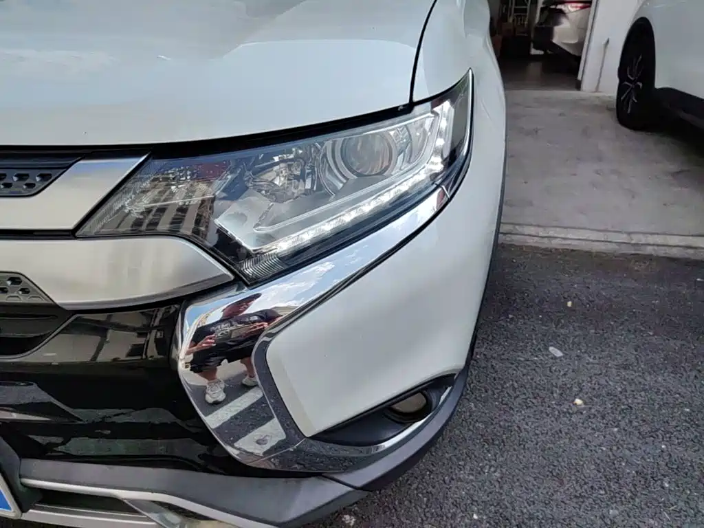 Mitsubishi Outlander — фото 24