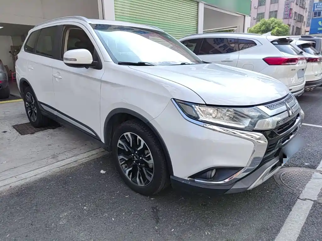 Mitsubishi Outlander — фото 4