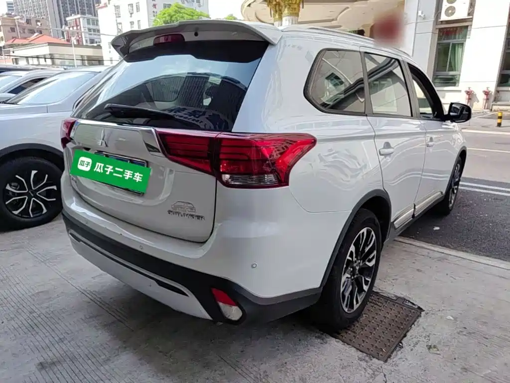 Mitsubishi Outlander — фото 7