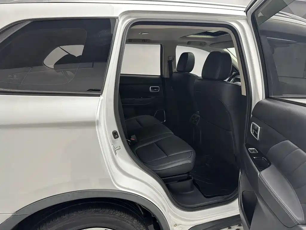 Mitsubishi Outlander — фото 11