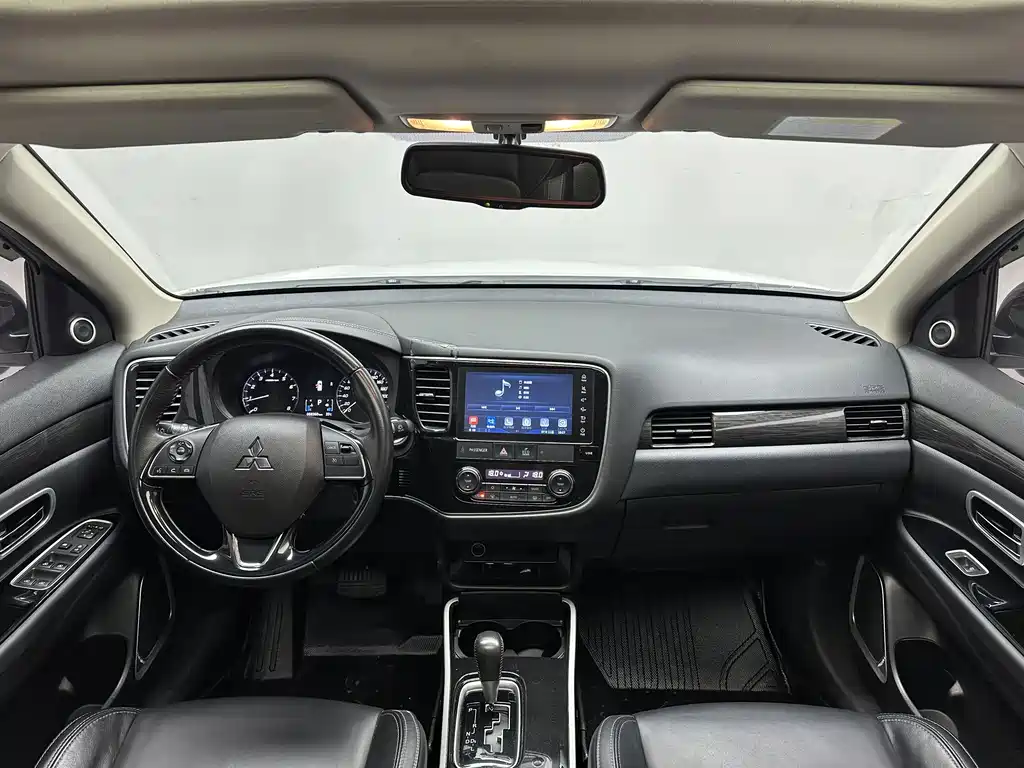 Mitsubishi Outlander — фото 13