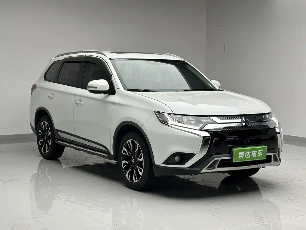 Mitsubishi Outlander — фото 3