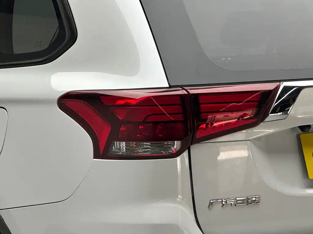 Mitsubishi Outlander — фото 22