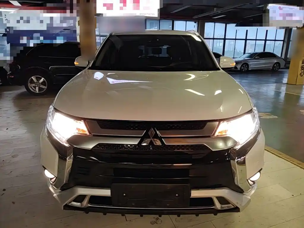 Mitsubishi Outlander — фото 3