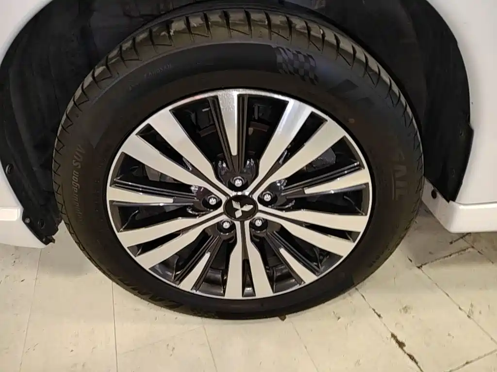 Mitsubishi Outlander — фото 23