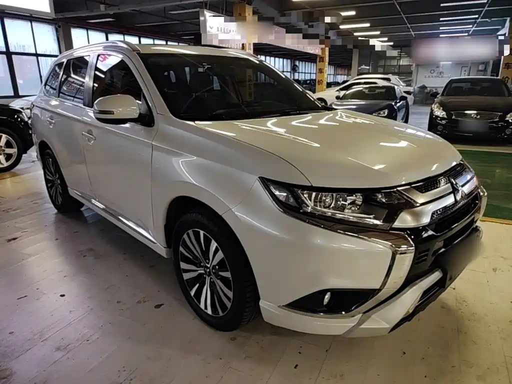 Mitsubishi Outlander — фото 4