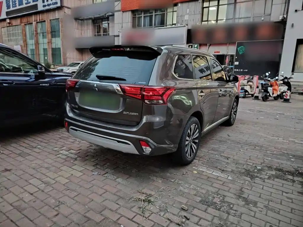 Mitsubishi Outlander — фото 13