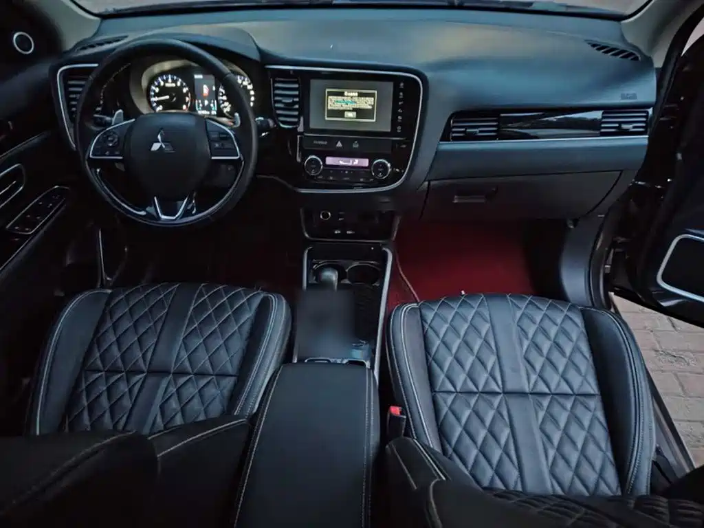 Mitsubishi Outlander — фото 14
