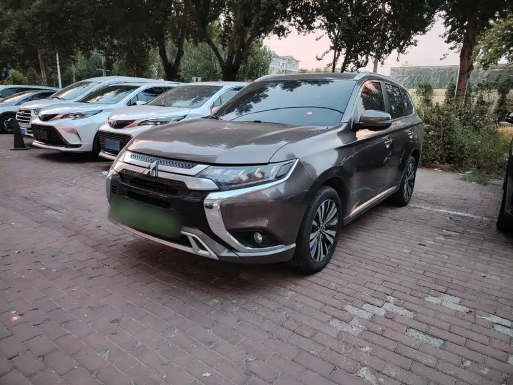 Mitsubishi Outlander — фото 3