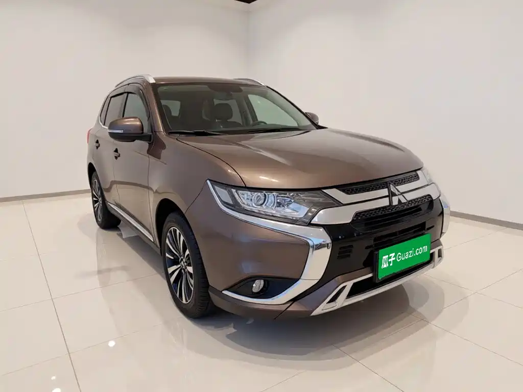 Mitsubishi Outlander — фото 3