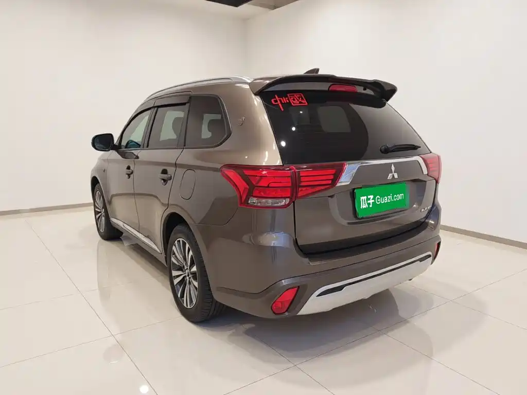 Mitsubishi Outlander — фото 4