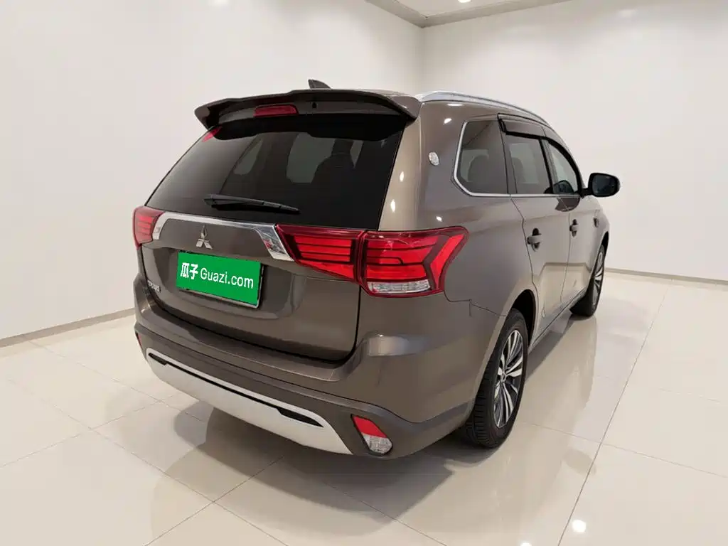 Mitsubishi Outlander — фото 6