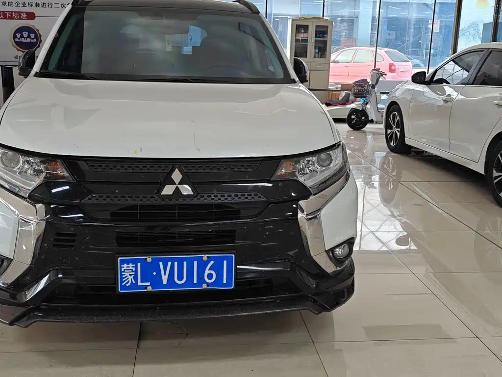 Mitsubishi Outlander — фото 2