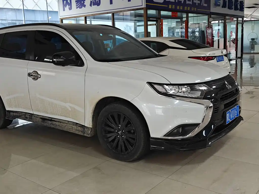 Mitsubishi Outlander — фото 3