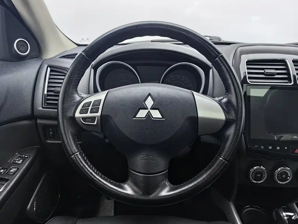 Mitsubishi ASX — фото 11