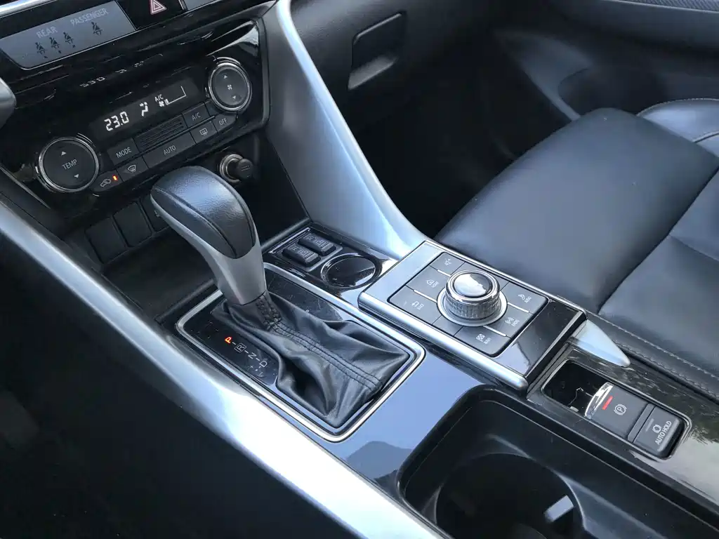 Mitsubishi Eclipse Cross — фото 19