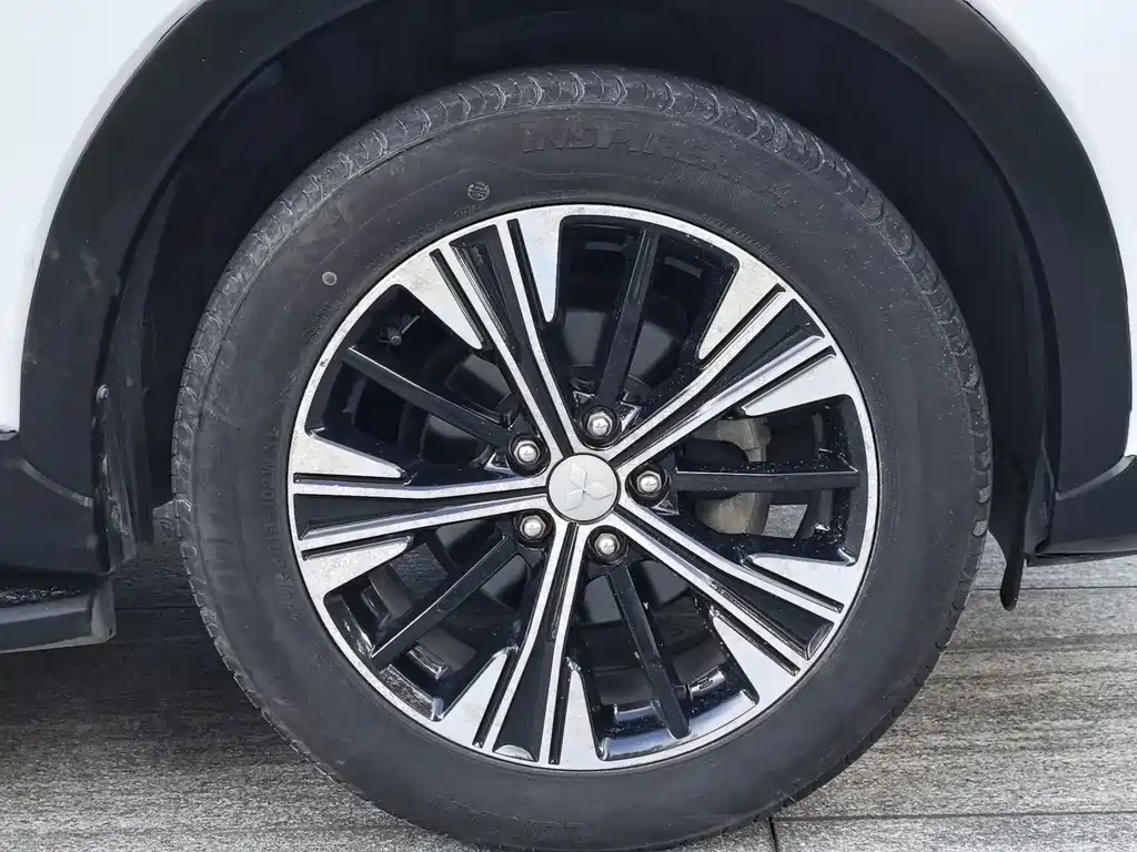 Mitsubishi Eclipse Cross — фото 21
