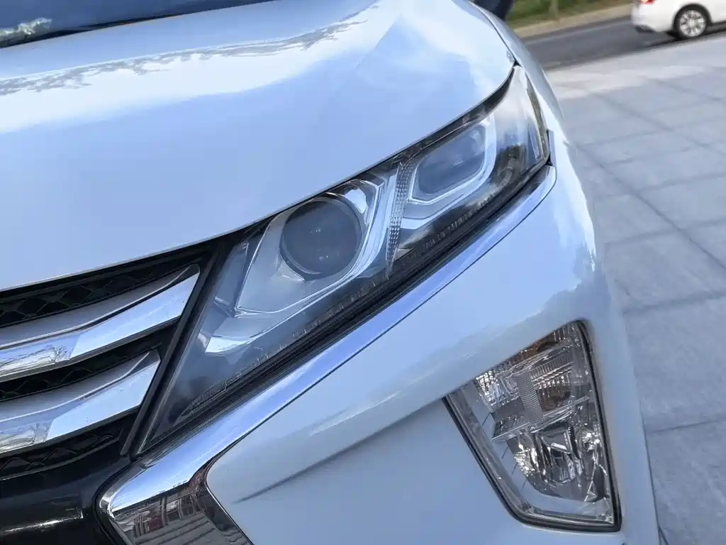 Mitsubishi Eclipse Cross — фото 24