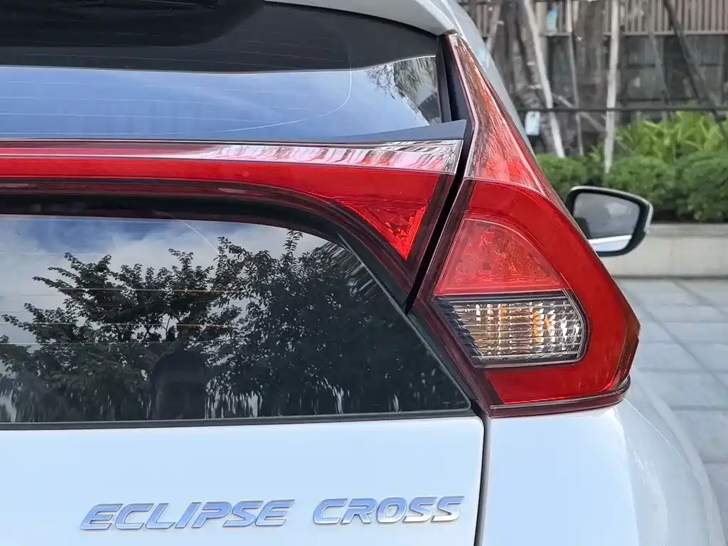 Mitsubishi Eclipse Cross — фото 25
