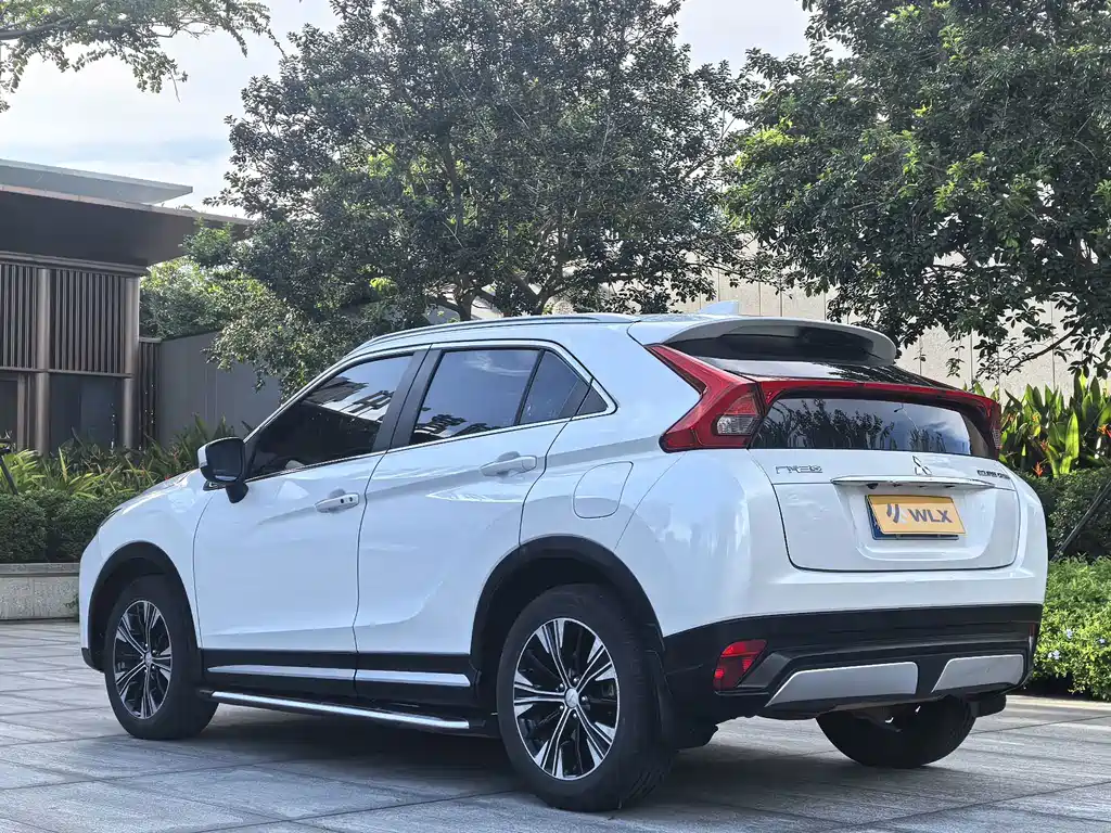 Mitsubishi Eclipse Cross — фото 9