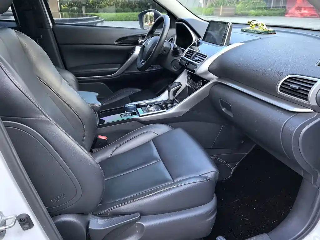 Mitsubishi Eclipse Cross — фото 10