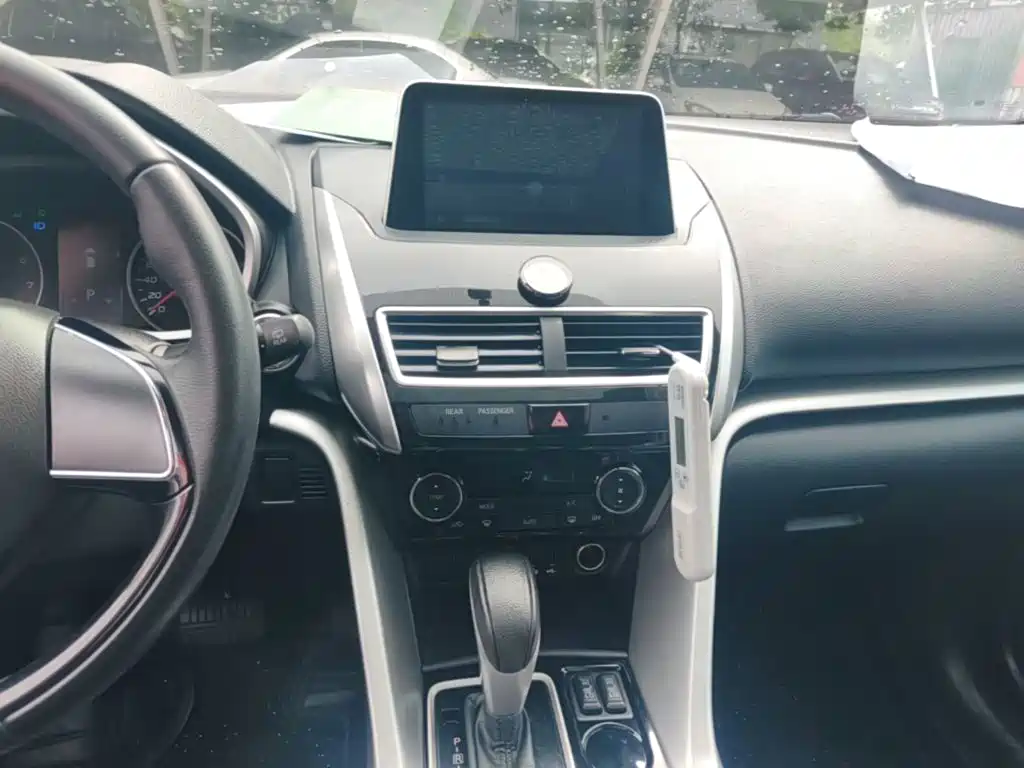 Mitsubishi Eclipse Cross — фото 13